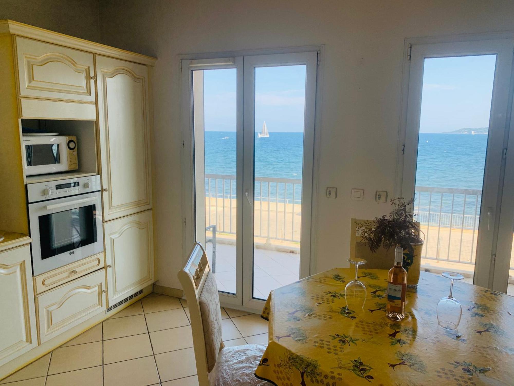 Le Latania Apartment Sainte-Maxime Exterior photo